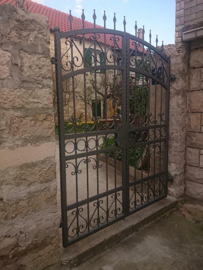 Apartman Postira Rot Exterior foto